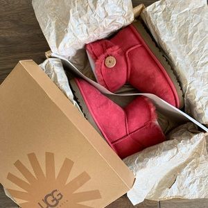 UGG Mini Bailey Button Boots in Crimson